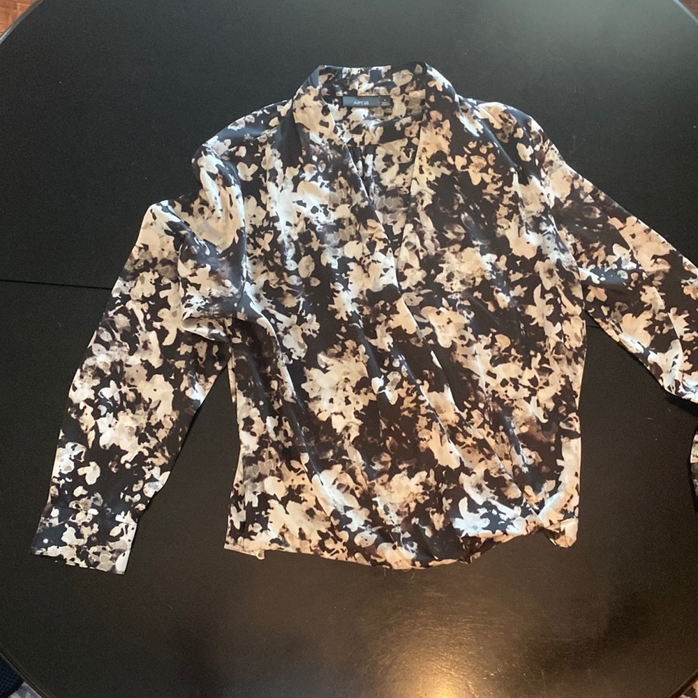 Long Sleeve Blouse. Excellent Condition .Size L